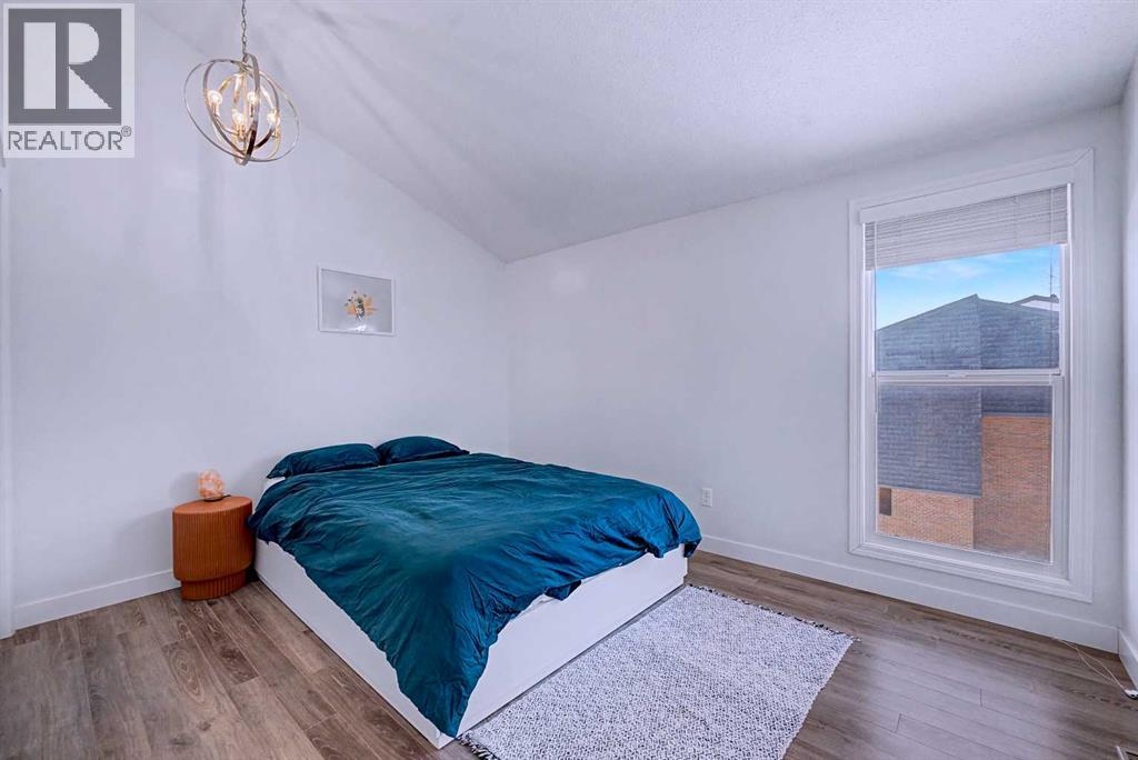 414 Brae Glen Crescent Sw, Calgary, Alberta  T2W 1B6 - Photo 22 - A2294676