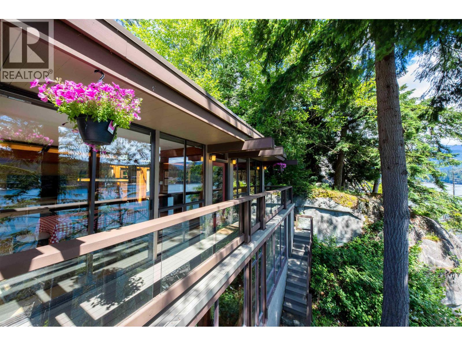 4885 Cove Cliff Place, North Vancouver, British Columbia  V7G 1H9 - Photo 7 - R3099086