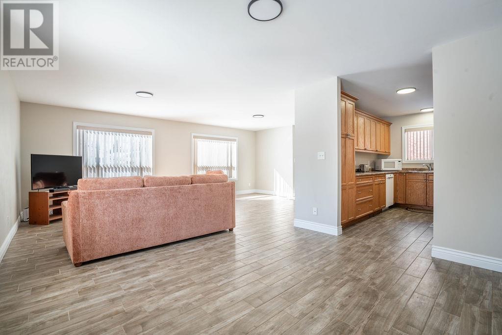 4 Labelle Ave, Sault Ste. Marie, Ontario  P6B 3B9 - Photo 16 - SM260495