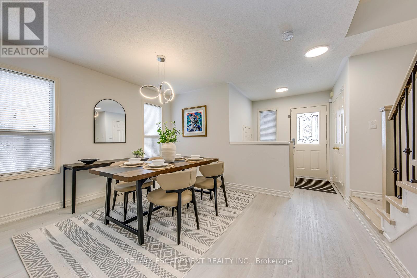 2468 Newcastle Crescent, Oakville, Ontario  L6M 4P3 - Photo 2 - W12905794