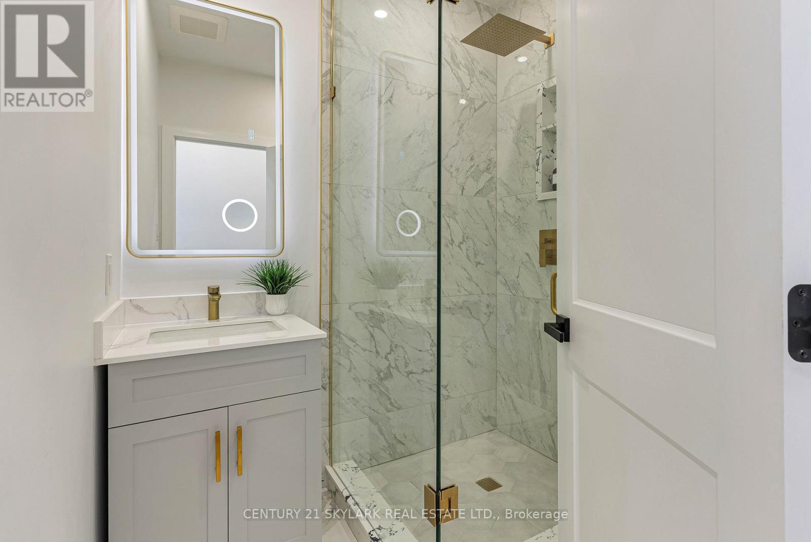 208 Gainsborough Road, Toronto, Ontario  M4L 3C6 - Photo 27 - E12816994