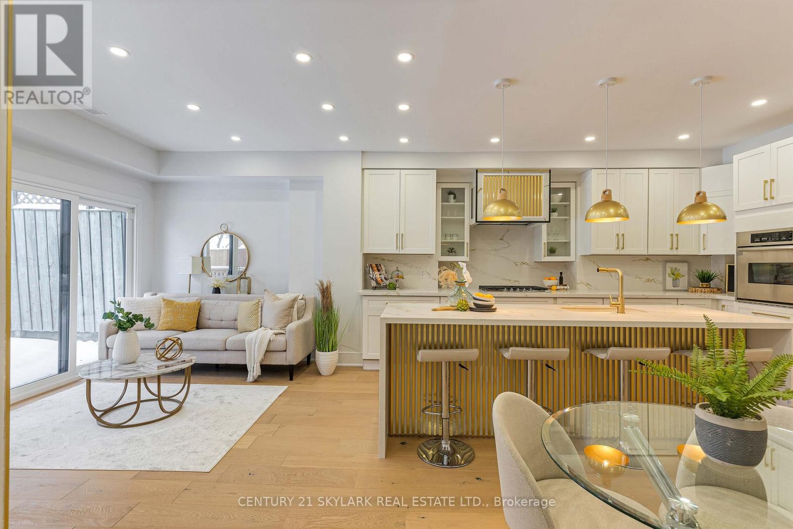 208 Gainsborough Road, Toronto, Ontario  M4L 3C6 - Photo 13 - E12816994