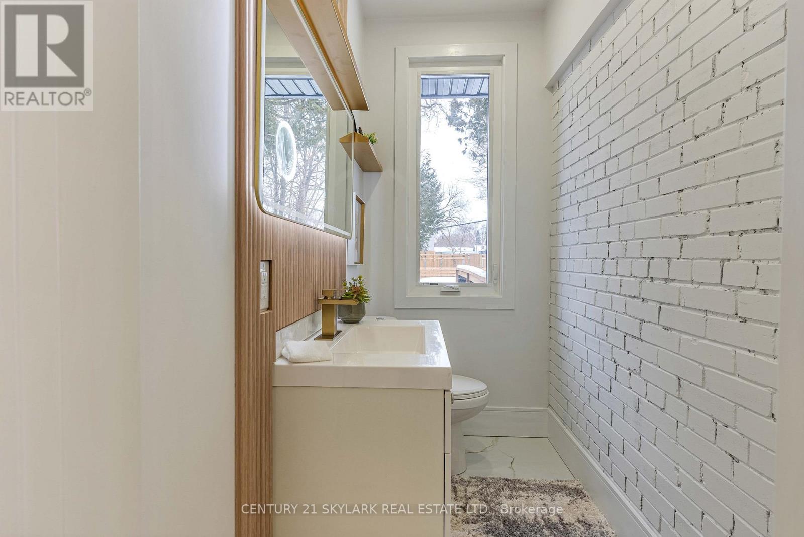 208 Gainsborough Road, Toronto, Ontario  M4L 3C6 - Photo 17 - E12816994