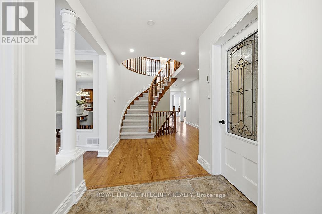 50 Rosenfeld Crescent, Ottawa, Ontario K2K 2L2 - Photo 2 - X12905988