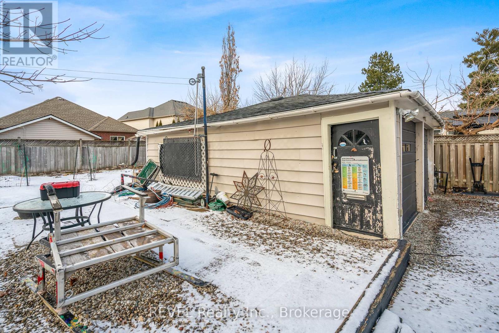 18 Valley Road, St. Catharines, Ontario  L2S 1Y6 - Photo 11 - X12906004