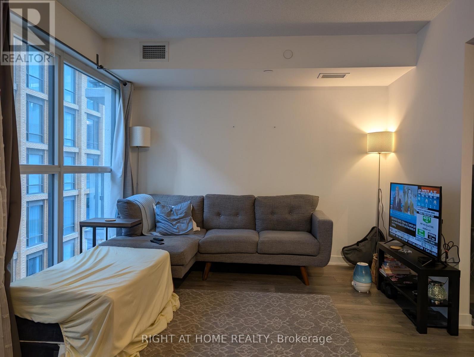 915 - 87 Peter Street, Toronto, Ontario  M5V 0P1 - Photo 3 - C12905980