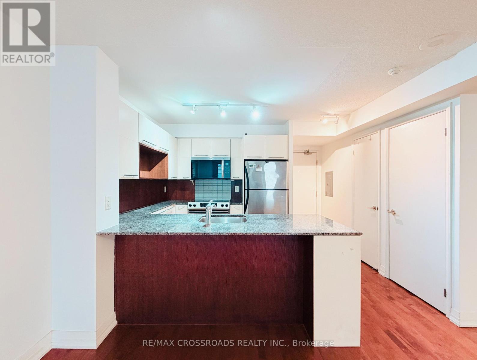 503 - 21 Carlton Street, Toronto, Ontario  M5B 1L3 - Photo 3 - C12905982