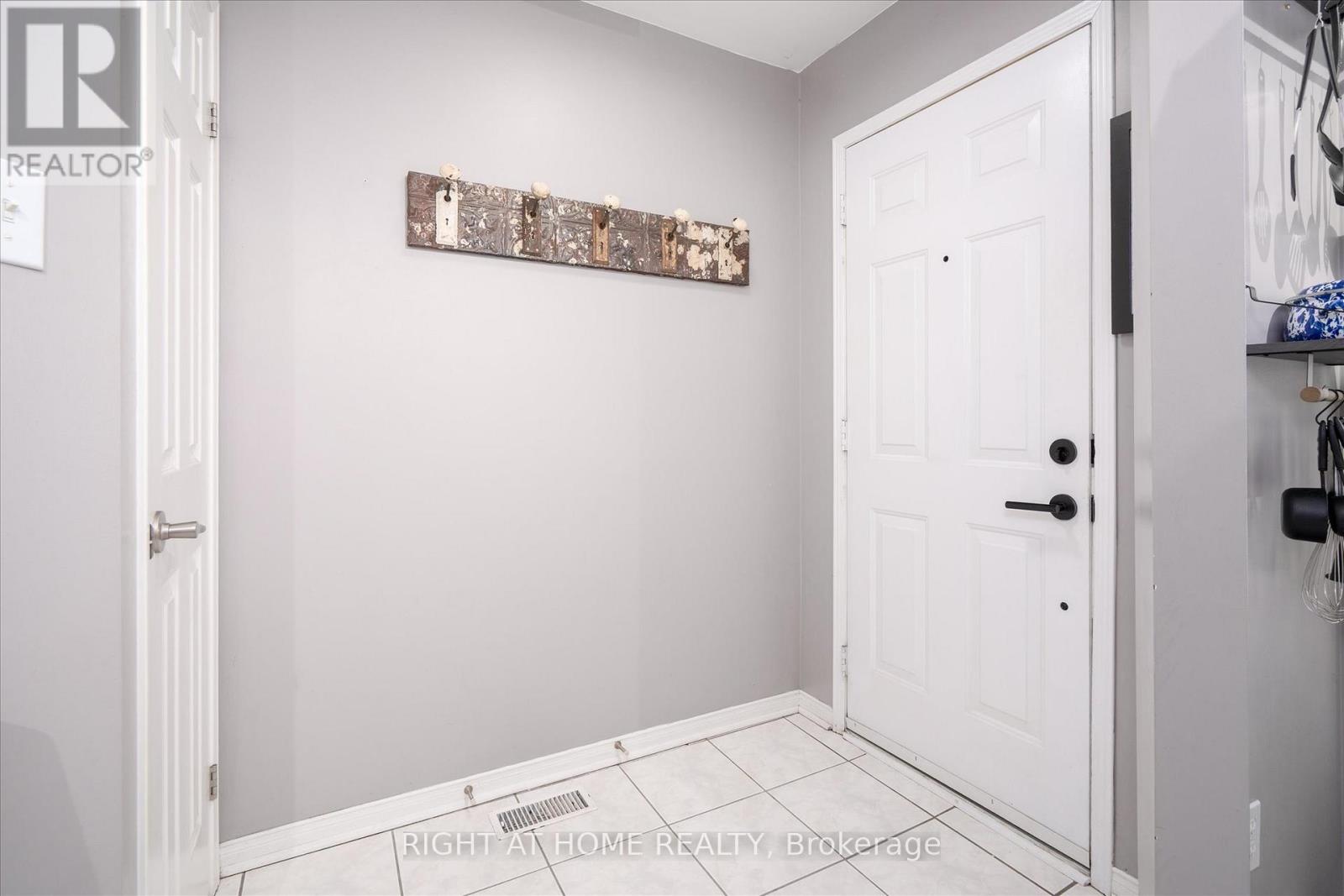 1149 Craven Road, Toronto, Ontario  M4J 4V7 - Photo 4 - E12905976