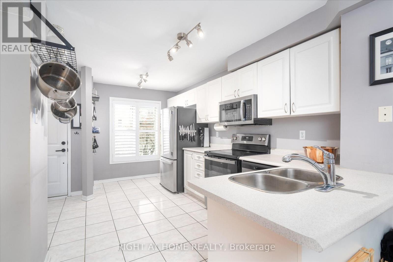 1149 Craven Road, Toronto, Ontario  M4J 4V7 - Photo 5 - E12905976