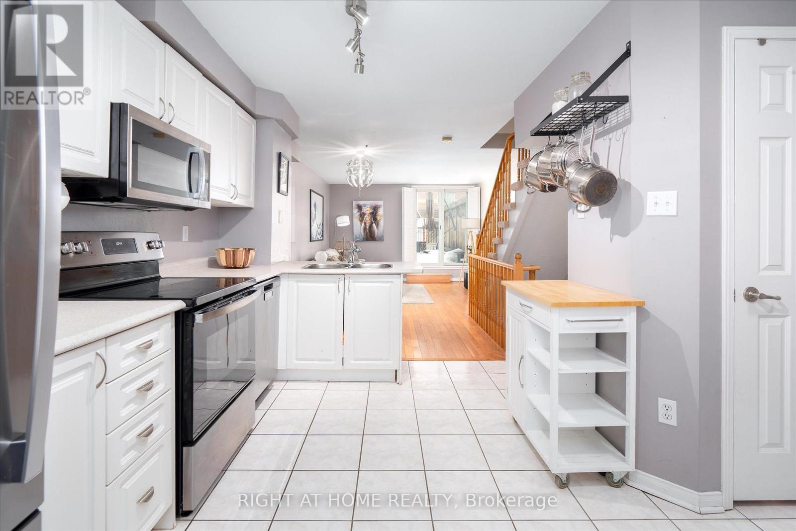 1149 Craven Road, Toronto, Ontario  M4J 4V7 - Photo 6 - E12905976