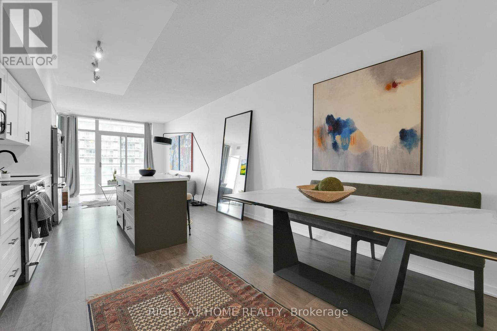 1414 - 105 The Queensway, Toronto, Ontario  M6S 5B5 - Photo 4 - W12905966