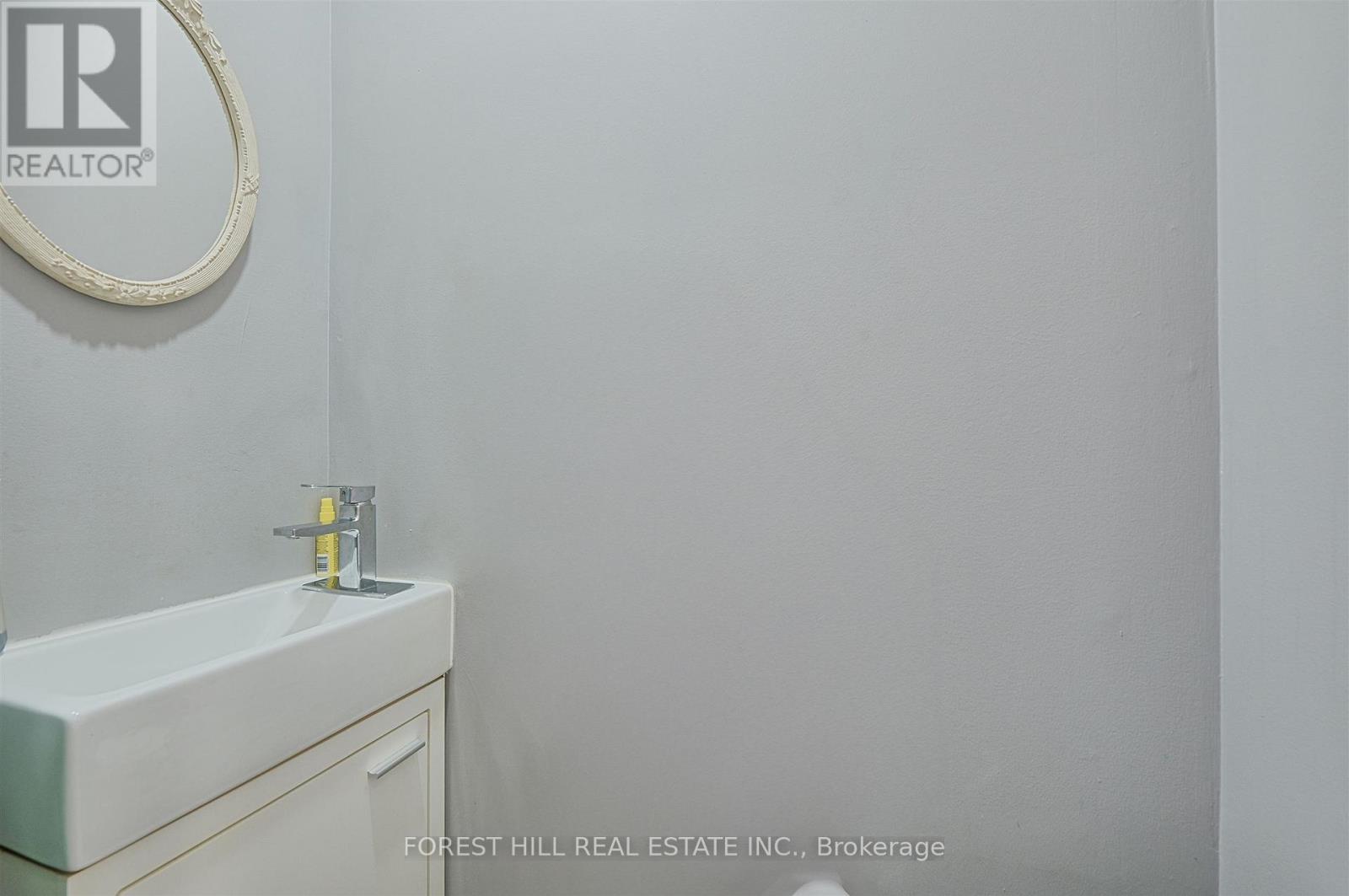 17 Rushmore Crescent, Brampton, Ontario  L6Z 1R1 - Photo 4 - W12905978