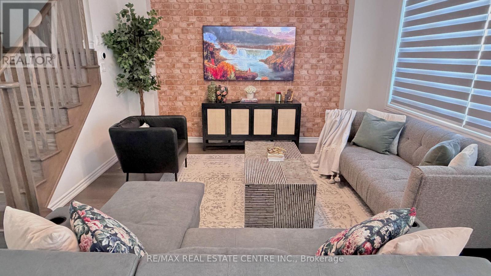 15 Charm Place, Thorold, Ontario  L2V 0K2 - Photo 3 - X12905960