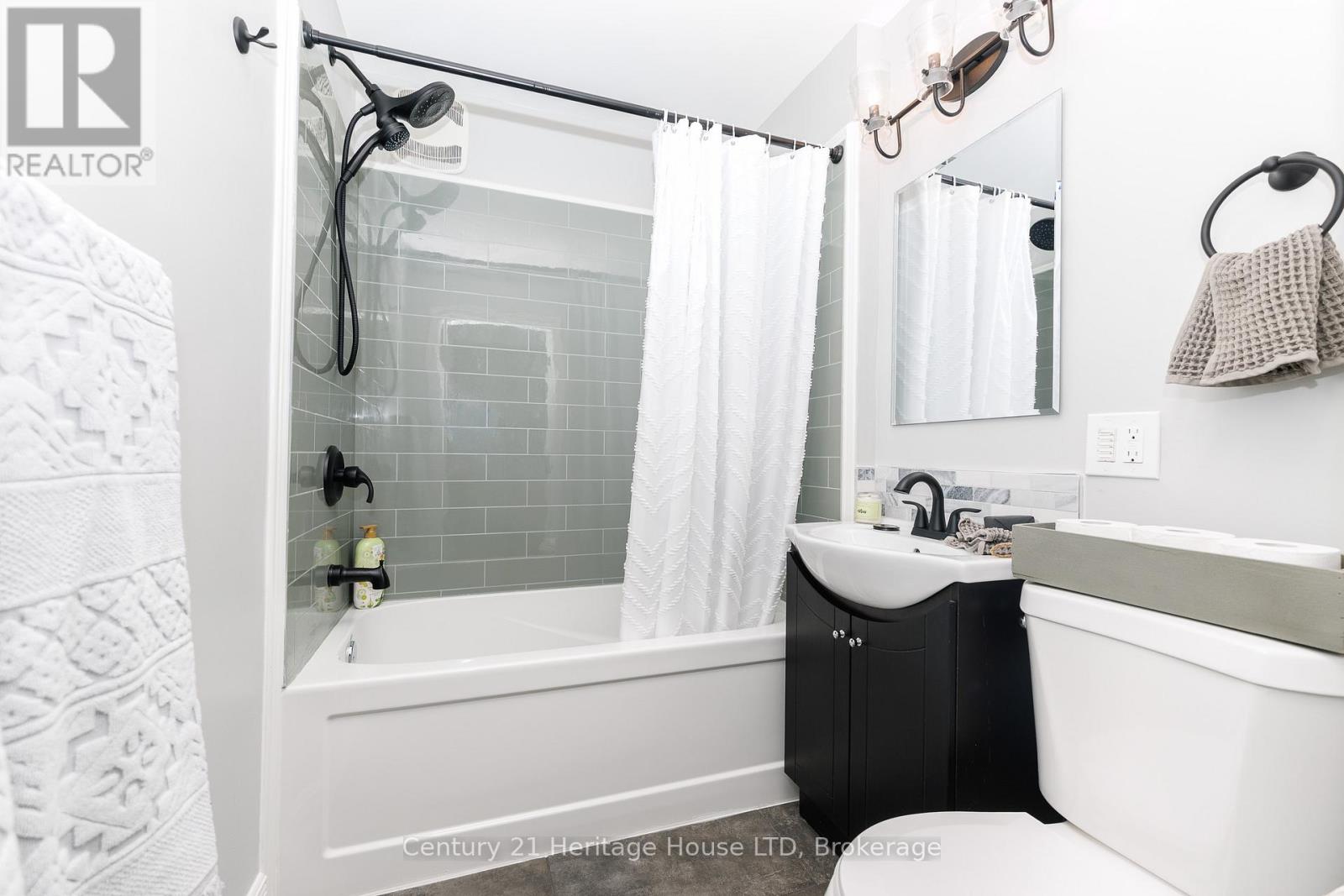 21 Keele Street, St. Catharines (Burleigh Hill), Ontario  L2T 1M8 - Photo 18 - X12906016