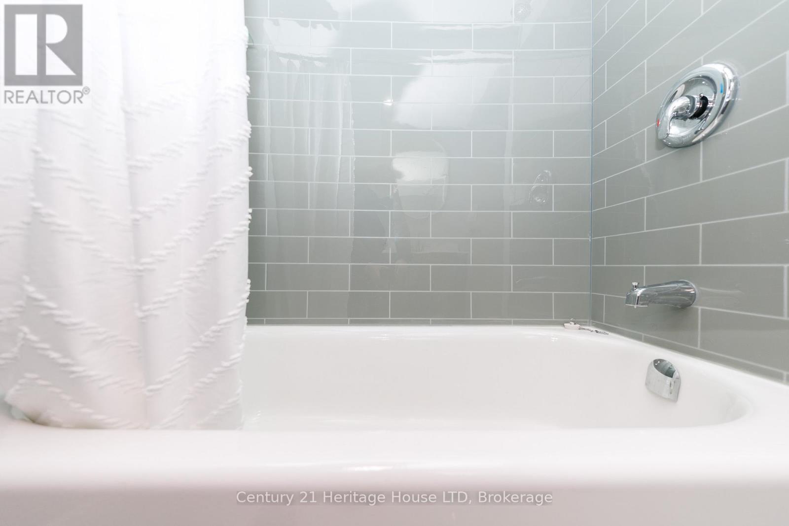 21 Keele Street, St. Catharines (Burleigh Hill), Ontario  L2T 1M8 - Photo 19 - X12906016