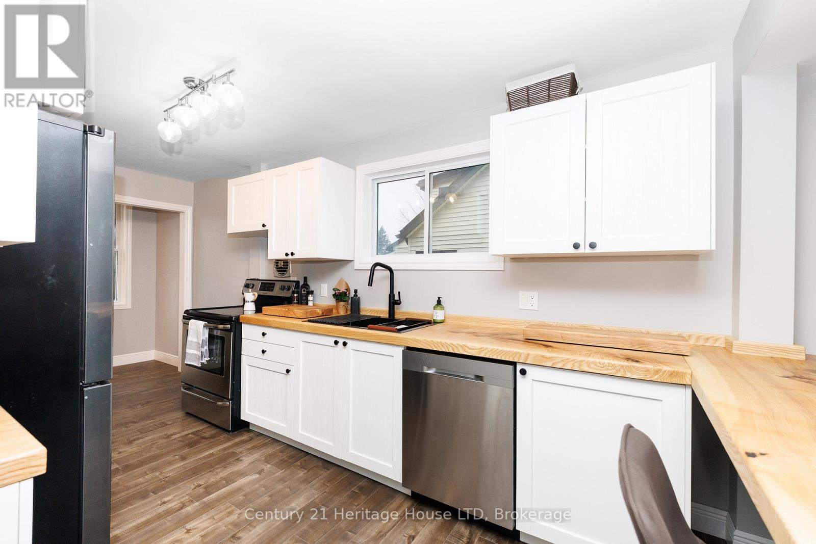 21 Keele Street, St. Catharines (Burleigh Hill), Ontario  L2T 1M8 - Photo 2 - X12906016