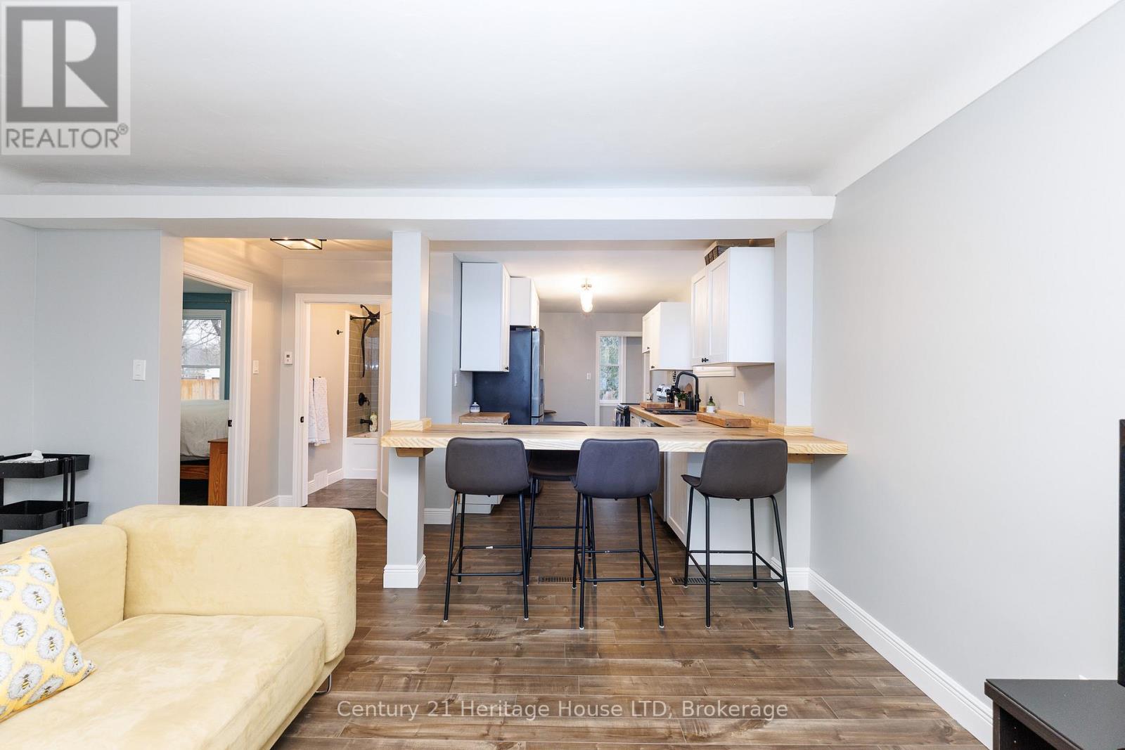 21 Keele Street, St. Catharines (Burleigh Hill), Ontario  L2T 1M8 - Photo 7 - X12906016