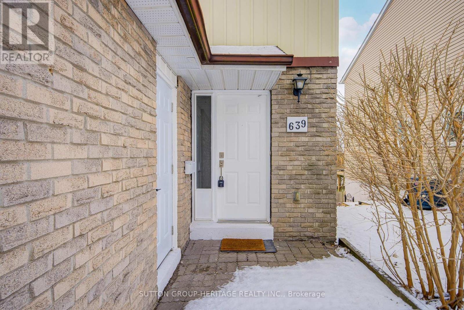 639 Down Crescent, Oshawa, Ontario  L1H 7X9 - Photo 2 - E12904544