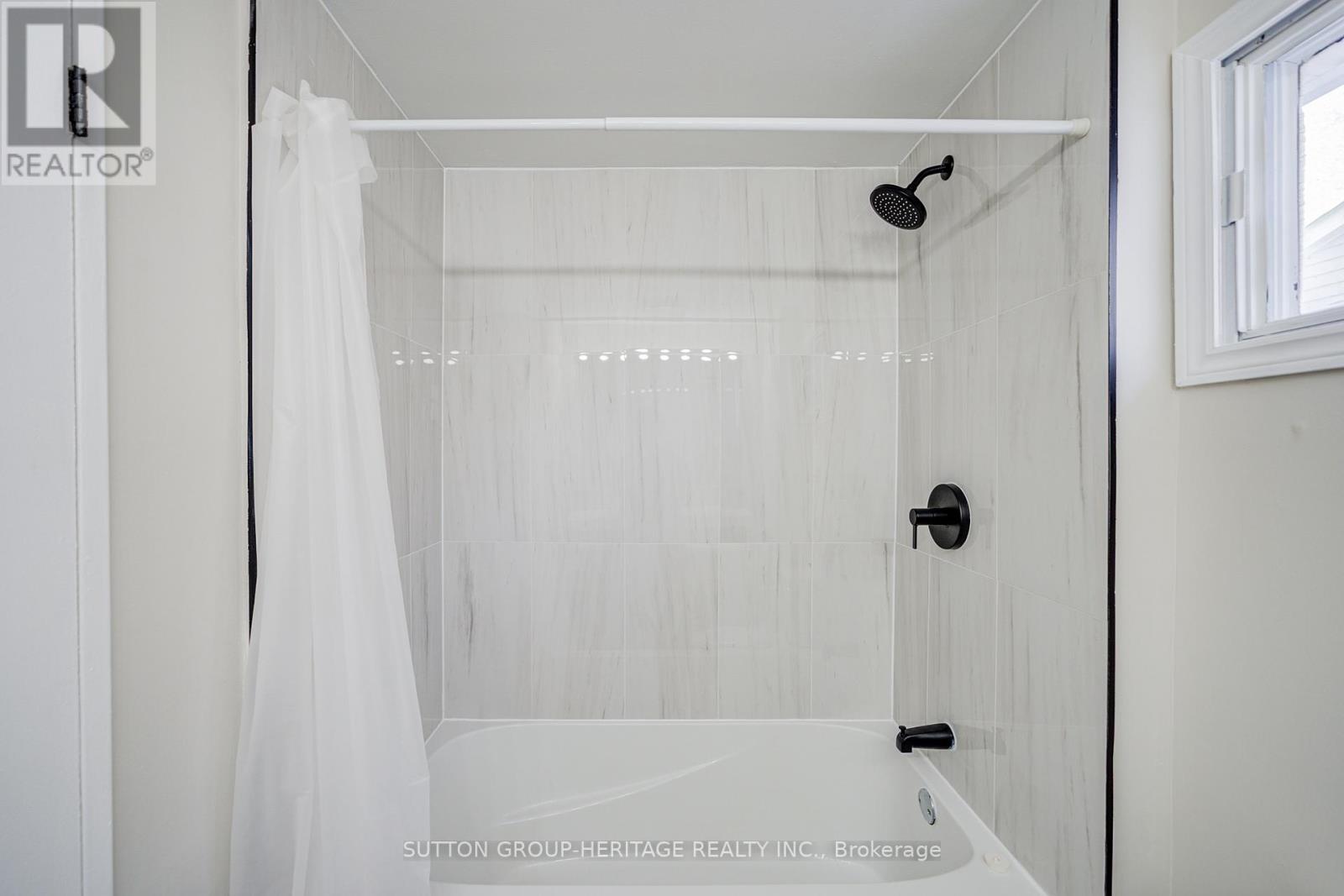 639 Down Crescent, Oshawa, Ontario  L1H 7X9 - Photo 28 - E12904544