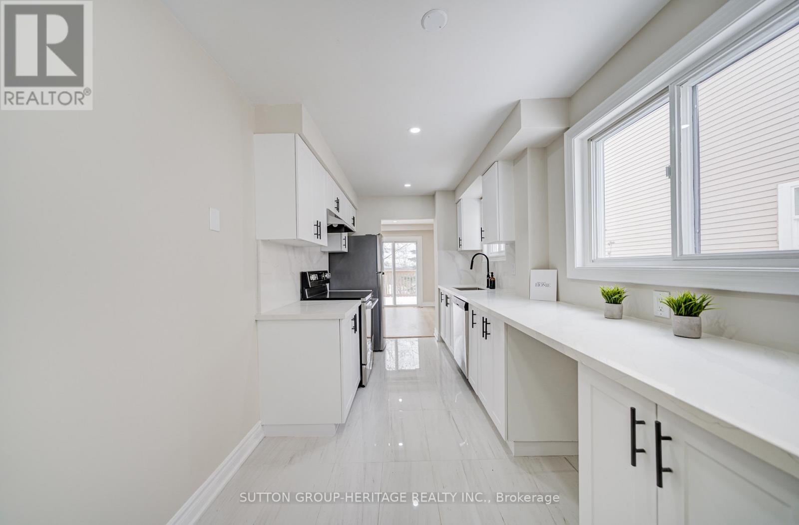 639 Down Crescent, Oshawa, Ontario  L1H 7X9 - Photo 9 - E12904544