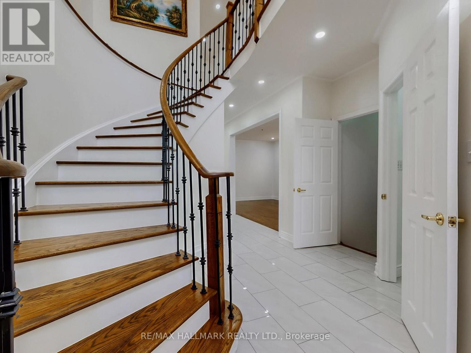 671 Deckhouse Court, Mississauga, Ontario  L5W 1P9 - Photo 4 - W12906012