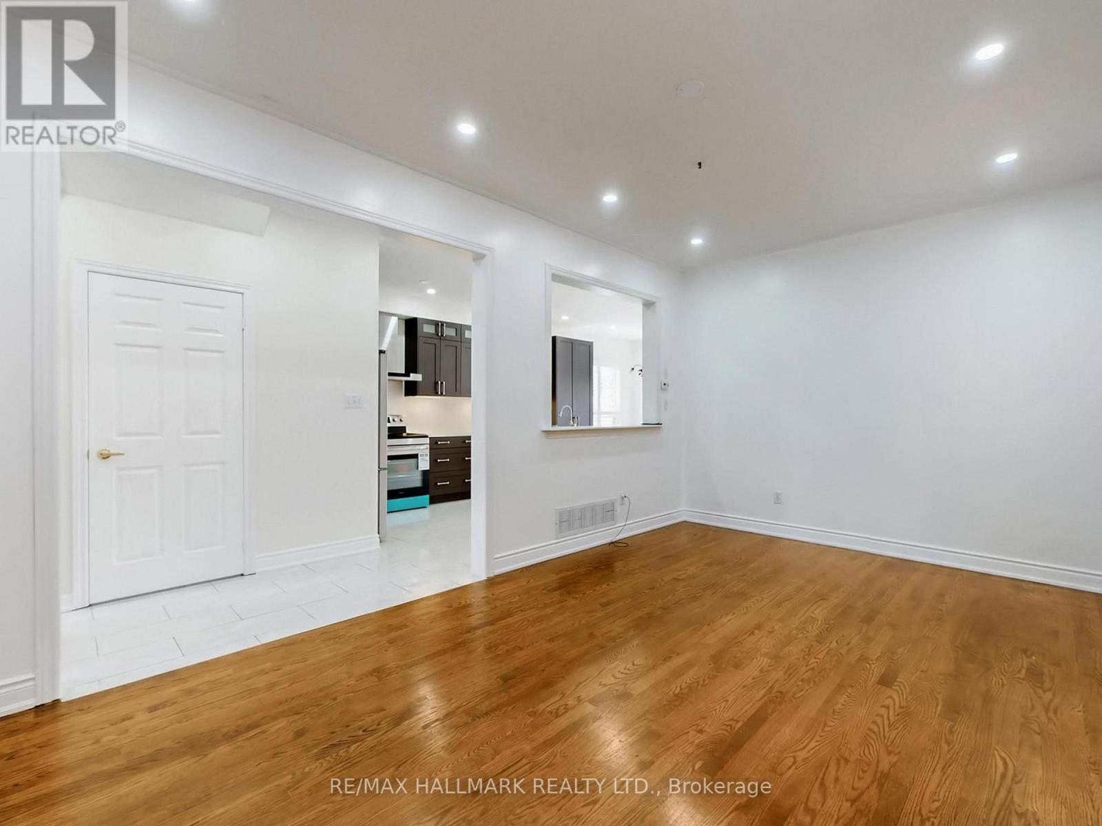 671 Deckhouse Court, Mississauga, Ontario  L5W 1P9 - Photo 8 - W12906012