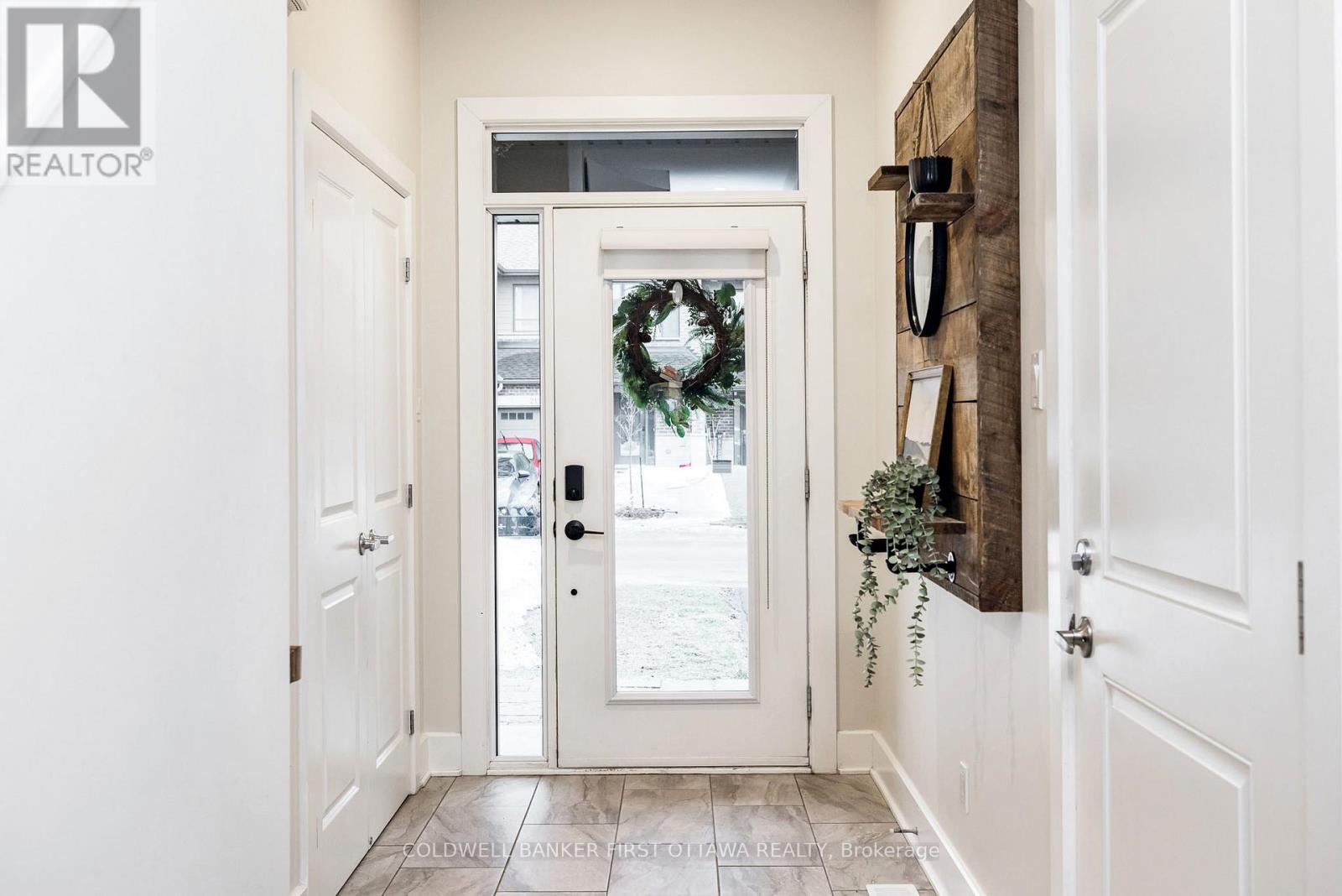 211 Purchase Crescent, Ottawa, Ontario  K2S 2L8 - Photo 4 - X12906028