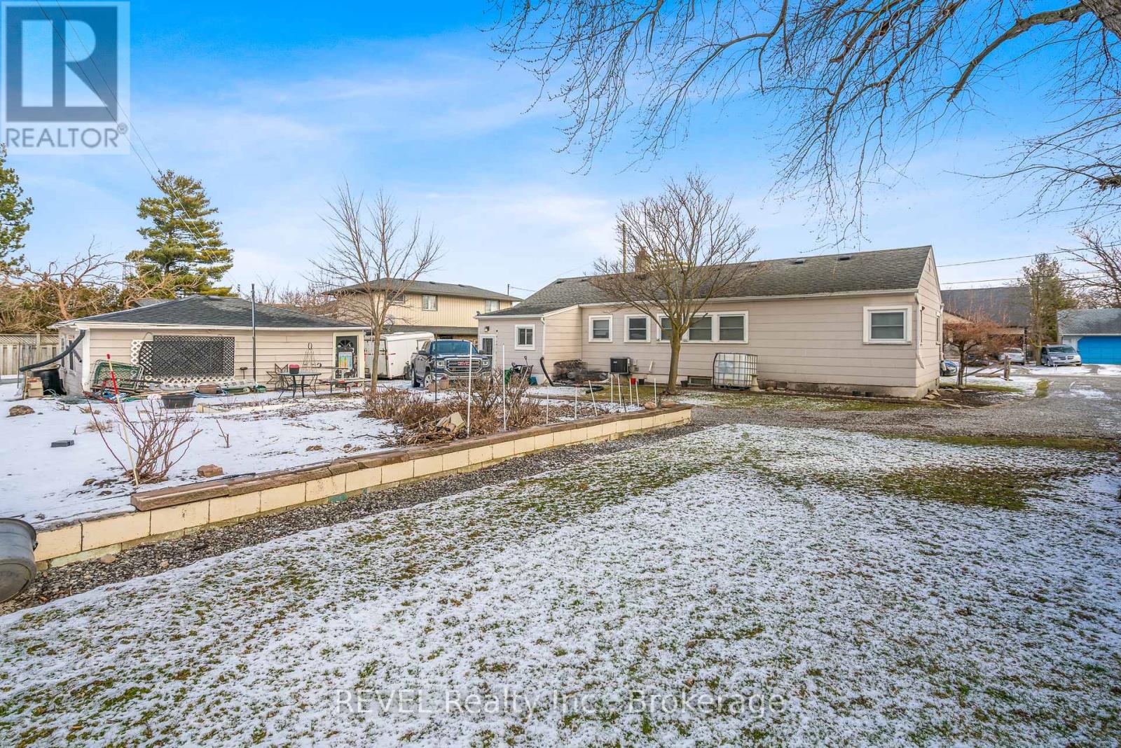 18 A,b,c,d Valley Road, St. Catharines, Ontario  L2S 1Y6 - Photo 2 - X12906030