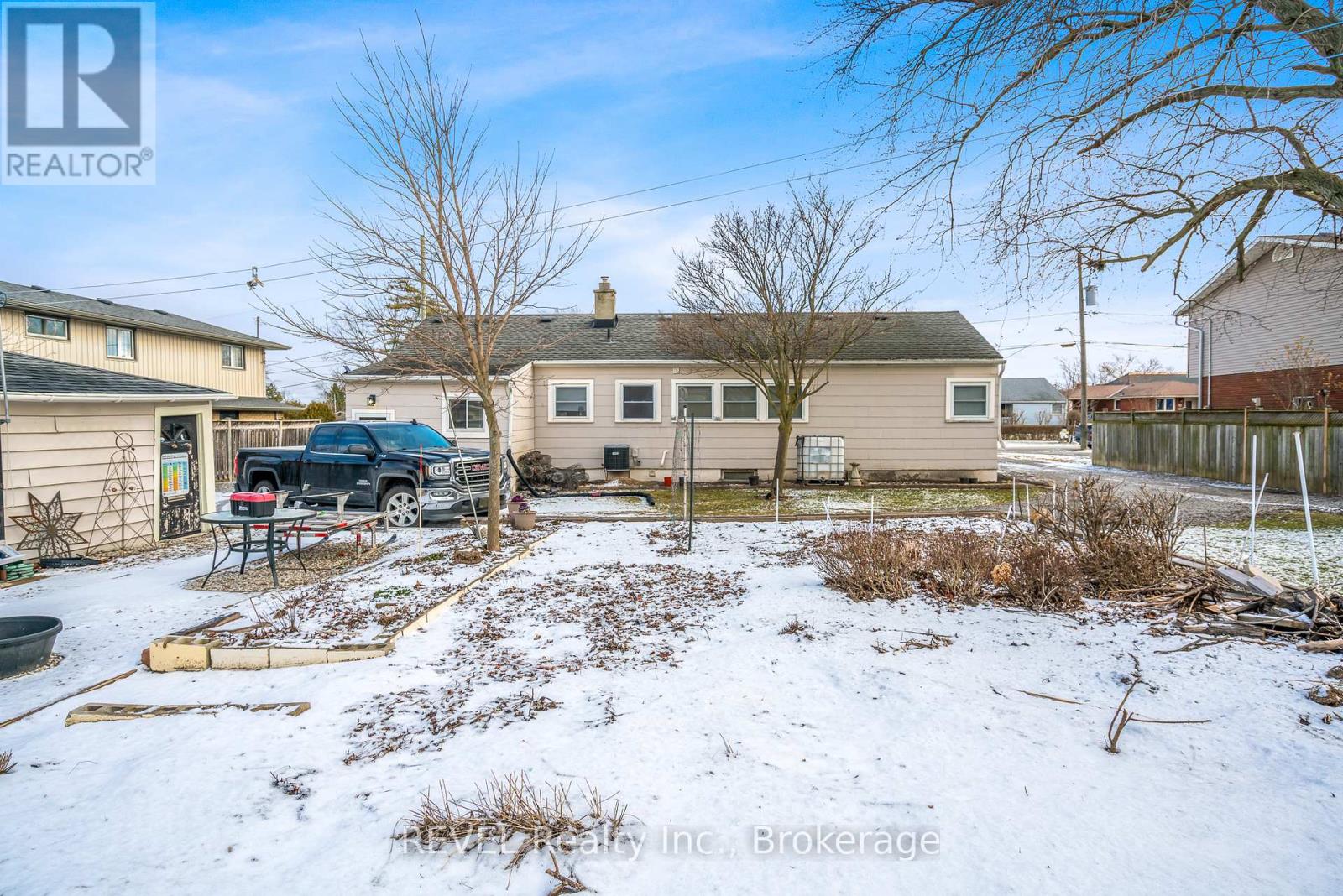 18 A,b,c,d Valley Road, St. Catharines, Ontario  L2S 1Y6 - Photo 4 - X12906030
