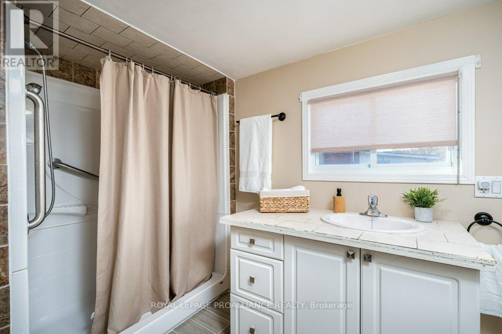 262 South Trent Street, Quinte West, Ontario  K0K 1C0 - Photo 18 - X12906038