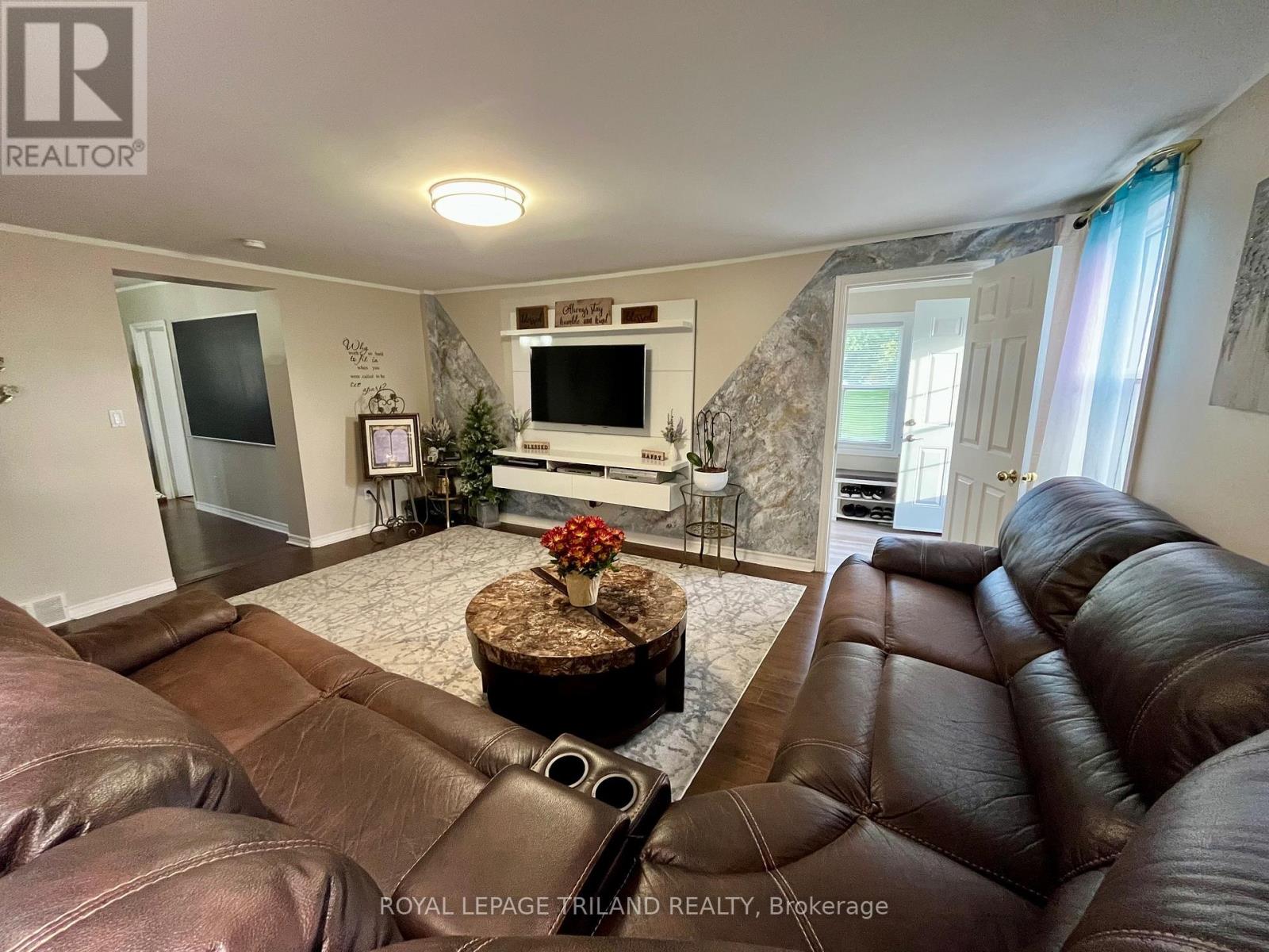 37 Broadway Street, Newbury, Ontario  N0L 1Z0 - Photo 14 - X12906064