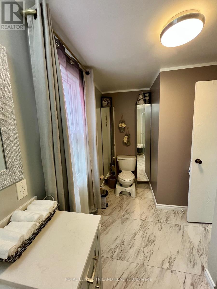 37 Broadway Street, Newbury, Ontario  N0L 1Z0 - Photo 17 - X12906064