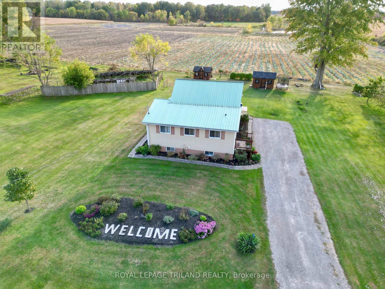 37 Broadway Street, Newbury, Ontario  N0L 1Z0 - Photo 2 - X12906064