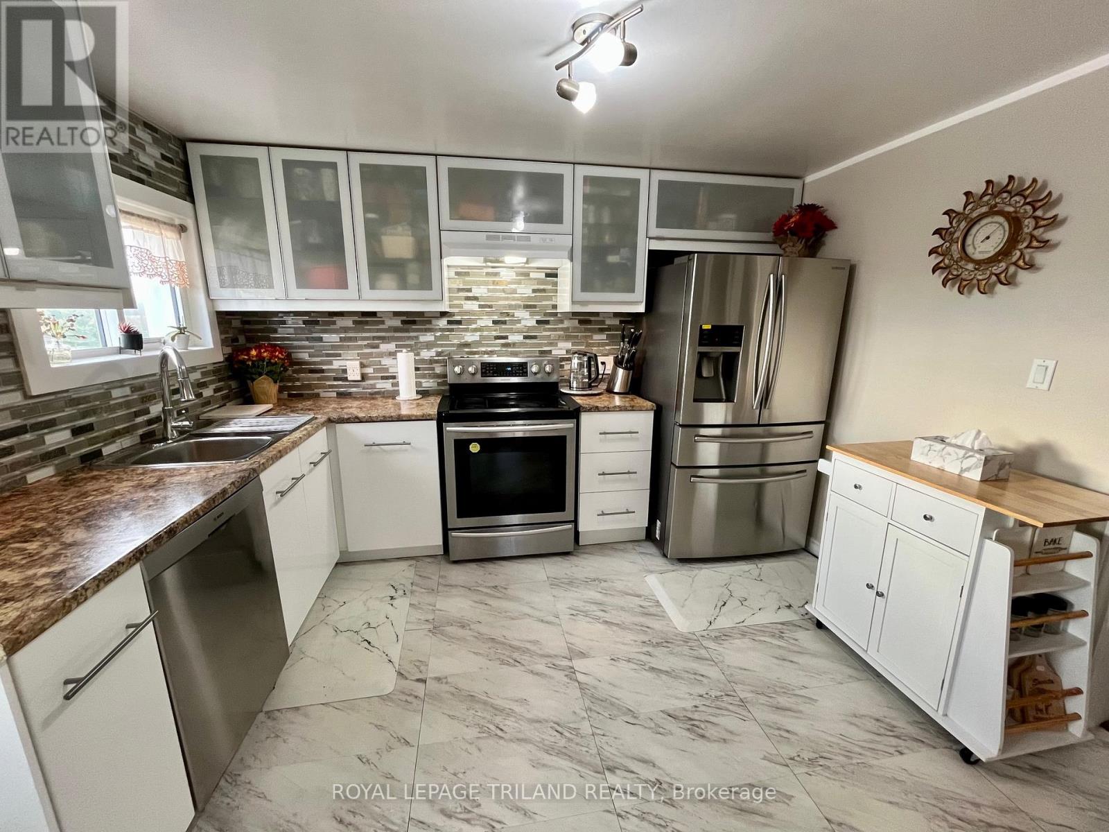 37 Broadway Street, Newbury, Ontario  N0L 1Z0 - Photo 7 - X12906064