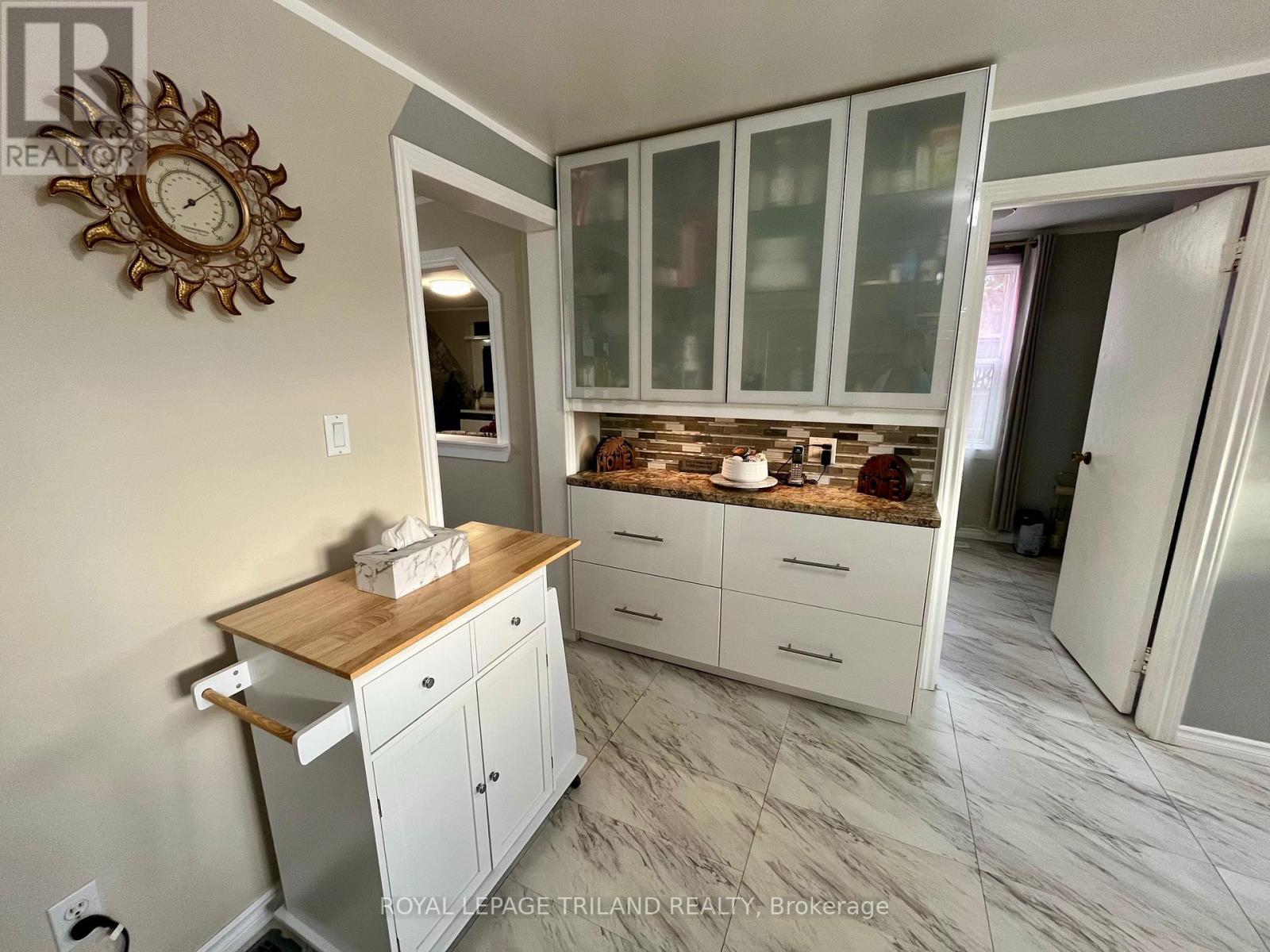 37 Broadway Street, Newbury, Ontario  N0L 1Z0 - Photo 8 - X12906064