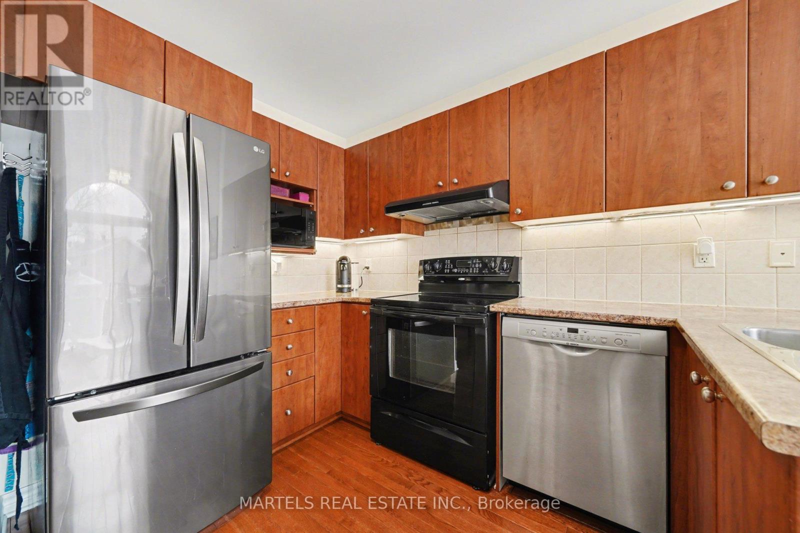 154 Marrissa Avenue, Ottawa, Ontario K1J 0A6 - Photo 9 - X12906066