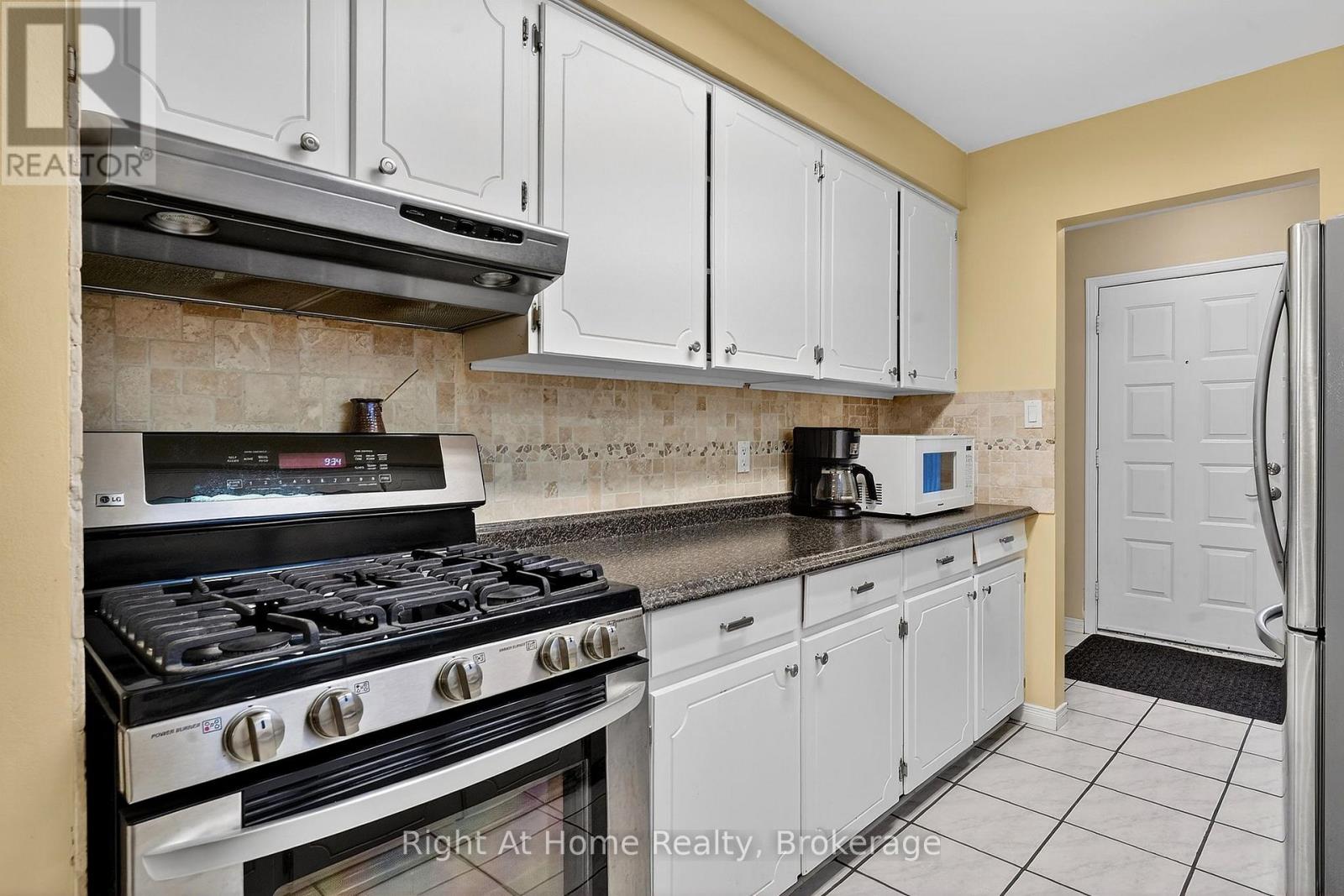 16 Dundee Drive, St. Catharines, Ontario  L2P 3T1 - Photo 13 - X12906102