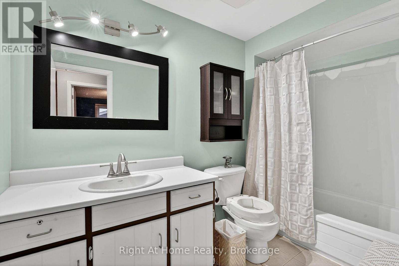 16 Dundee Drive, St. Catharines, Ontario  L2P 3T1 - Photo 25 - X12906102