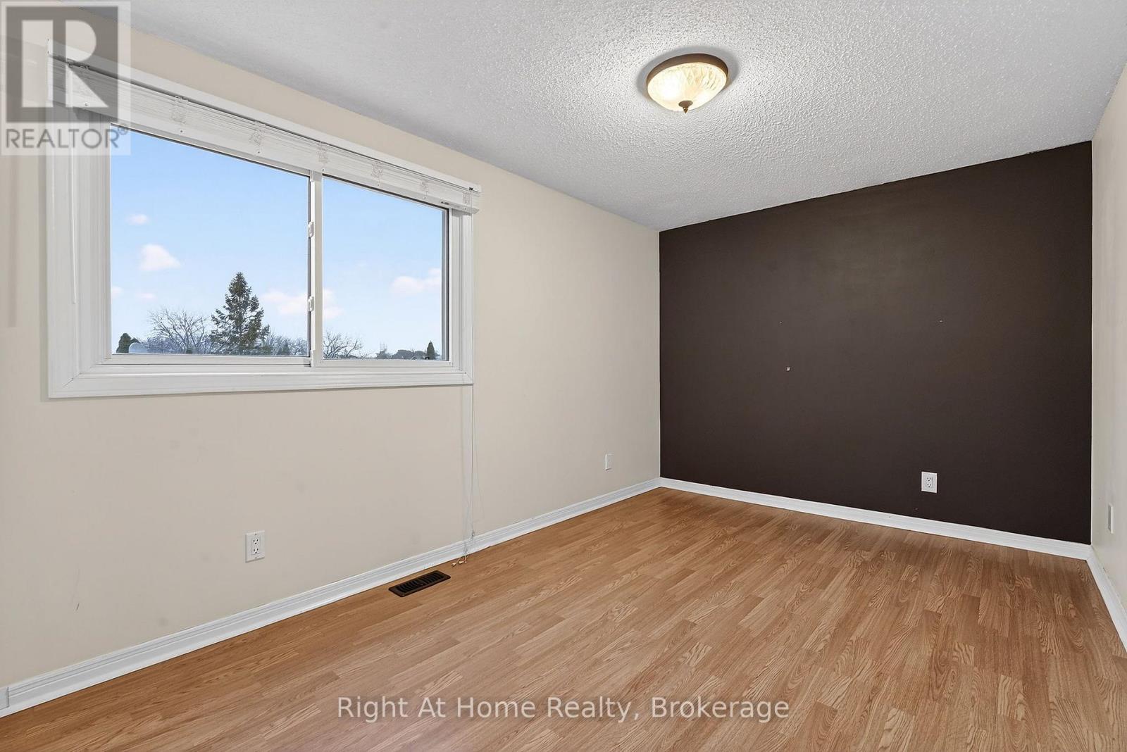 16 Dundee Drive, St. Catharines, Ontario  L2P 3T1 - Photo 27 - X12906102