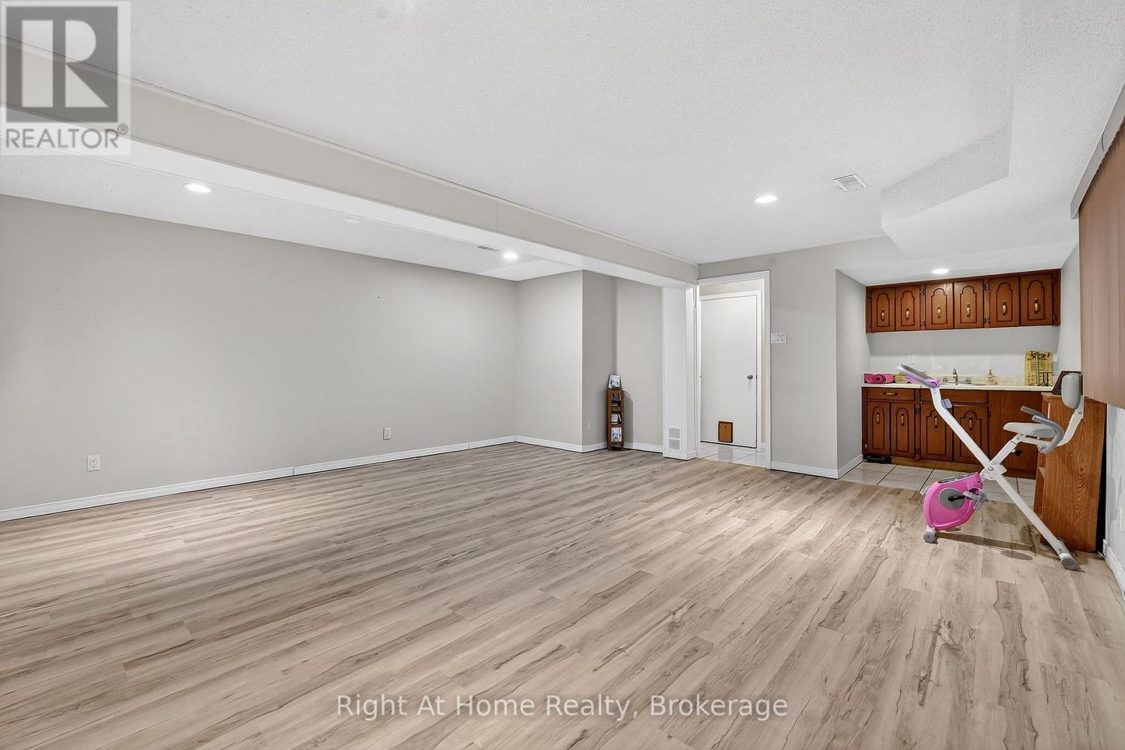 16 Dundee Drive, St. Catharines, Ontario  L2P 3T1 - Photo 33 - X12906102