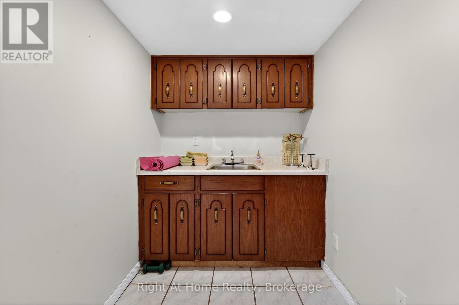 16 Dundee Drive, St. Catharines, Ontario  L2P 3T1 - Photo 34 - X12906102