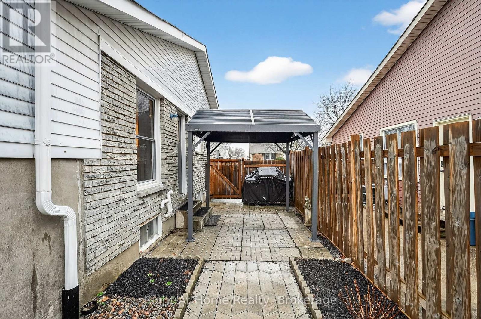 16 Dundee Drive, St. Catharines, Ontario  L2P 3T1 - Photo 41 - X12906102