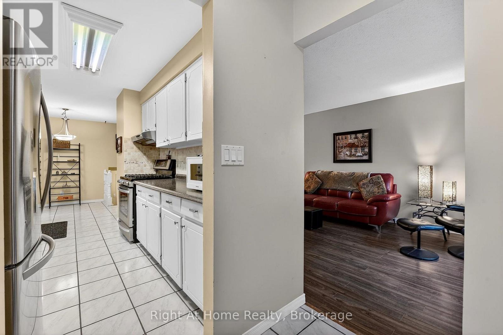 16 Dundee Drive, St. Catharines, Ontario  L2P 3T1 - Photo 6 - X12906102