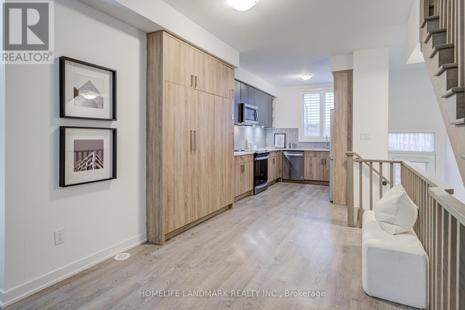 46 Hooyo Terrace, Toronto, Ontario  M6A 0E2 - Photo 3 - C12903518