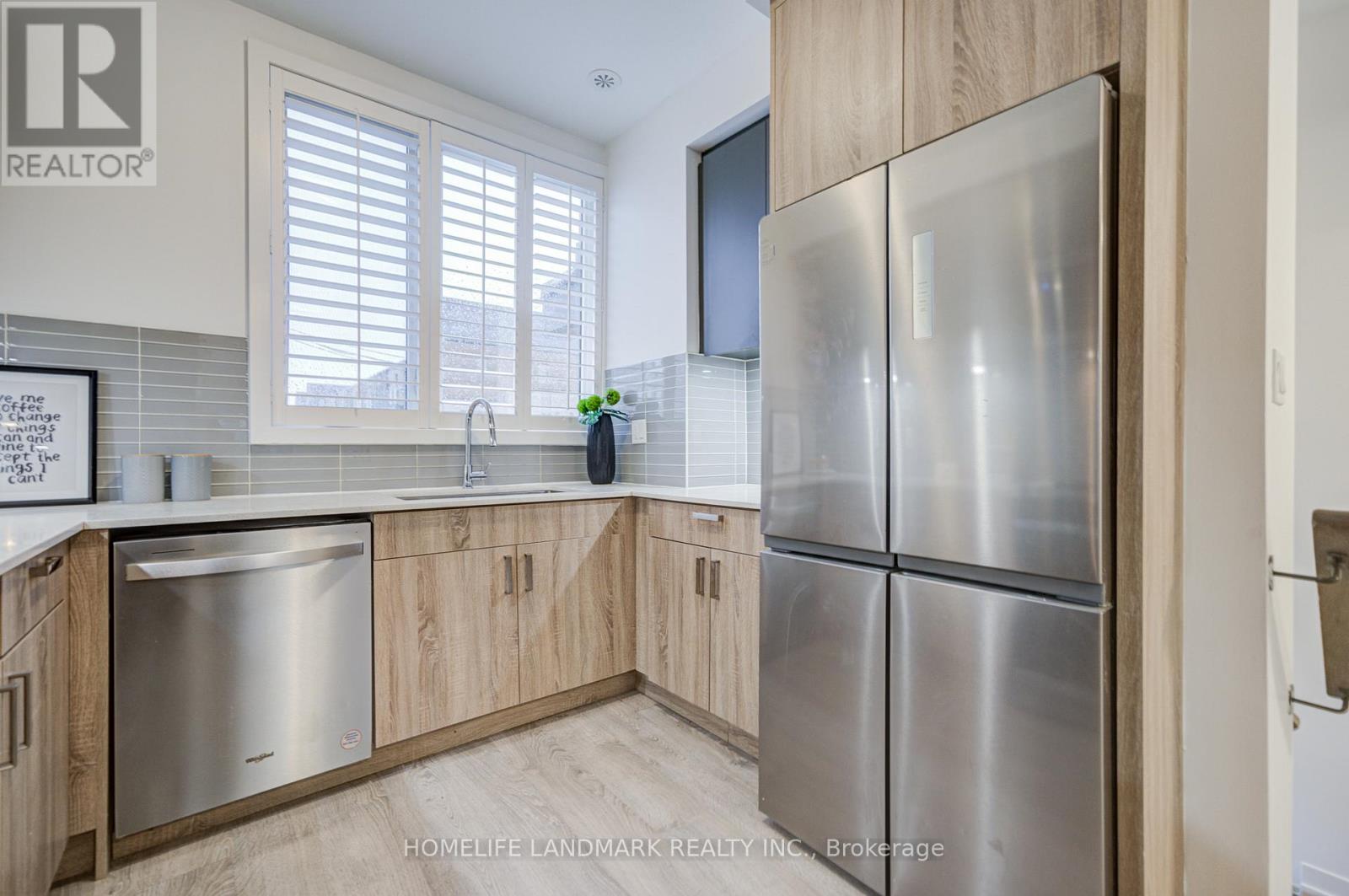 46 Hooyo Terrace, Toronto, Ontario  M6A 0E2 - Photo 8 - C12903518