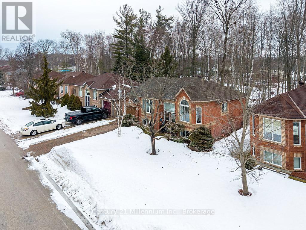 15 Brillinger Drive, Wasaga Beach, Ontario  L9Z 1L4 - Photo 3 - S12906094