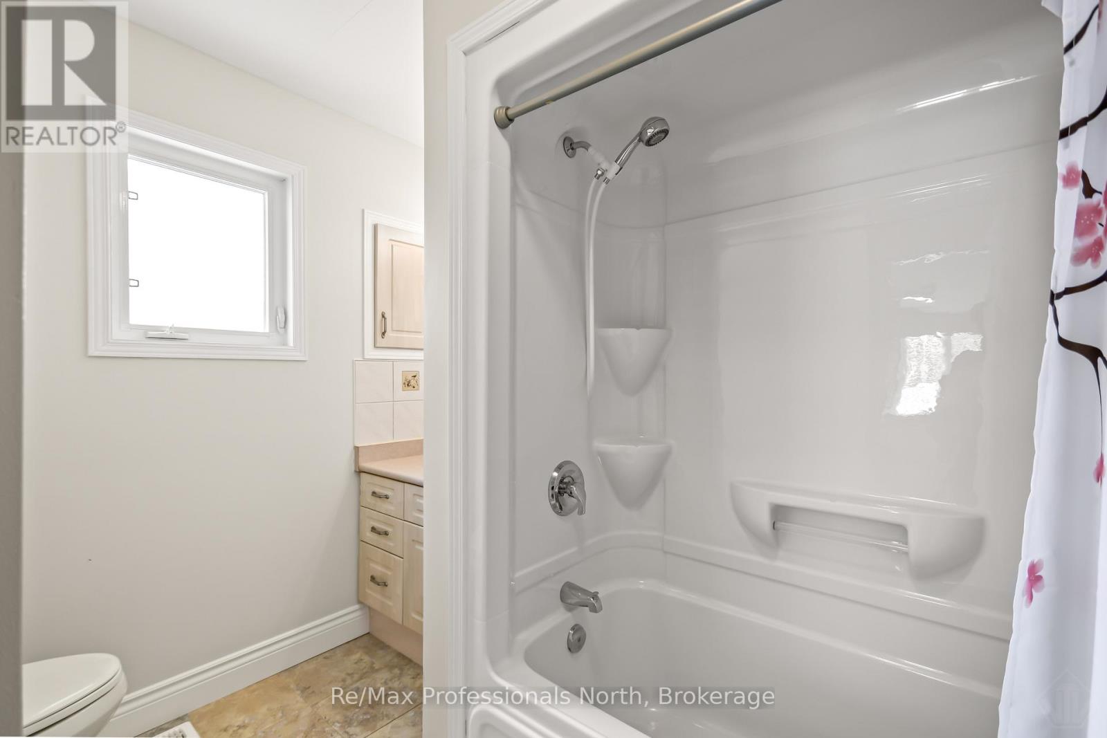 111 Pineridge Gate, Gravenhurst, Ontario  P1P 1Z2 - Photo 27 - X12906076