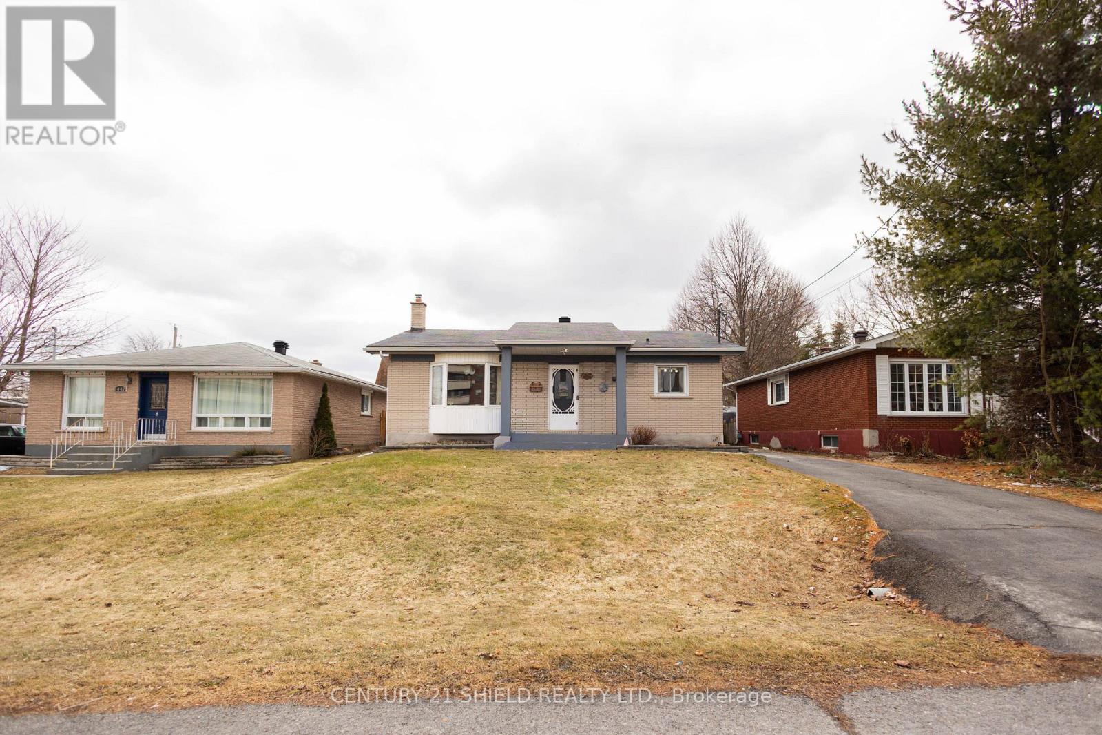 1443 1st Street E, Cornwall, Ontario  K6H 1P7 - Photo 2 - X12906080