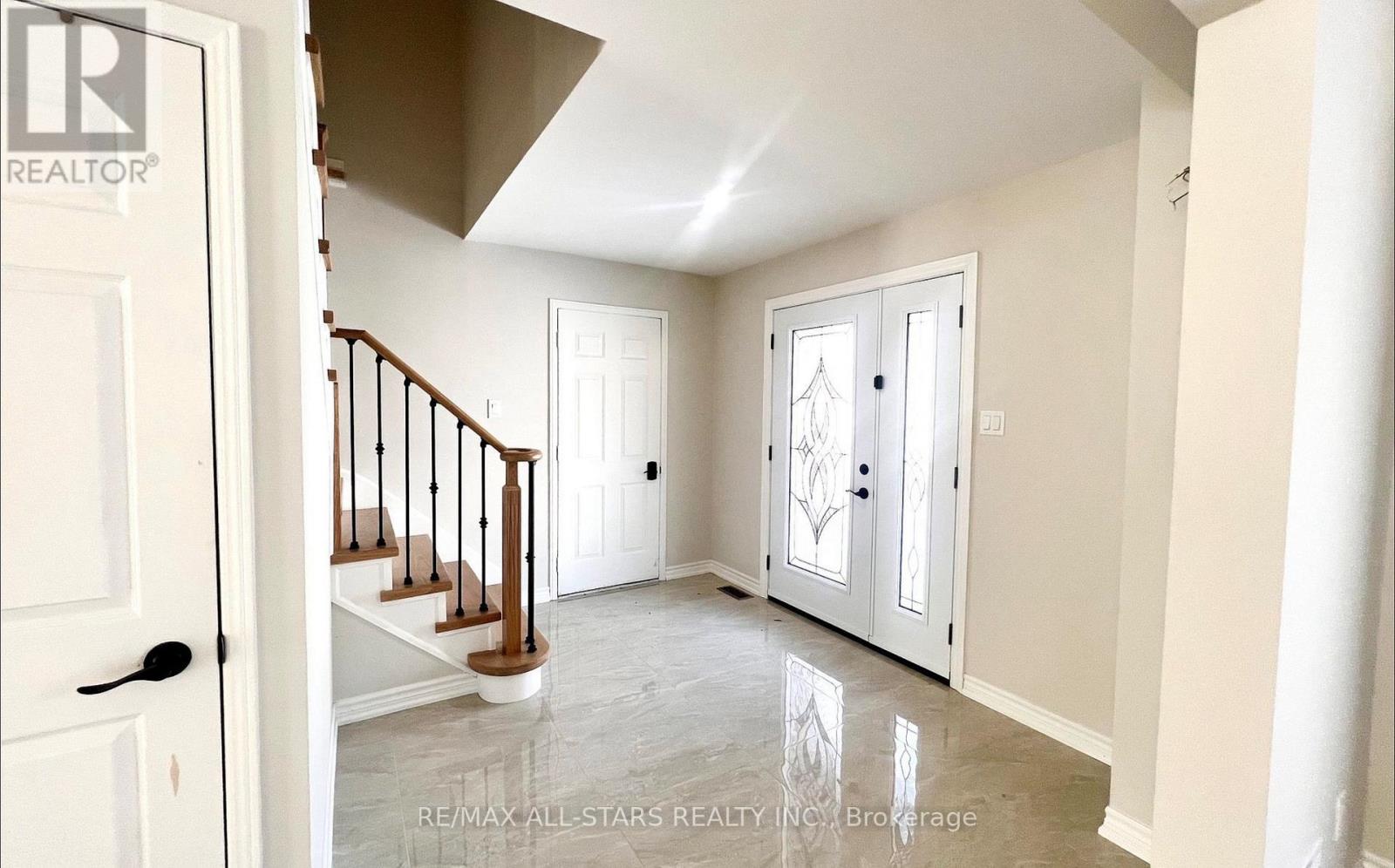 137 Percy Lane, Whitchurch-Stouffville, Ontario  L4A 7Y1 - Photo 2 - N12906082