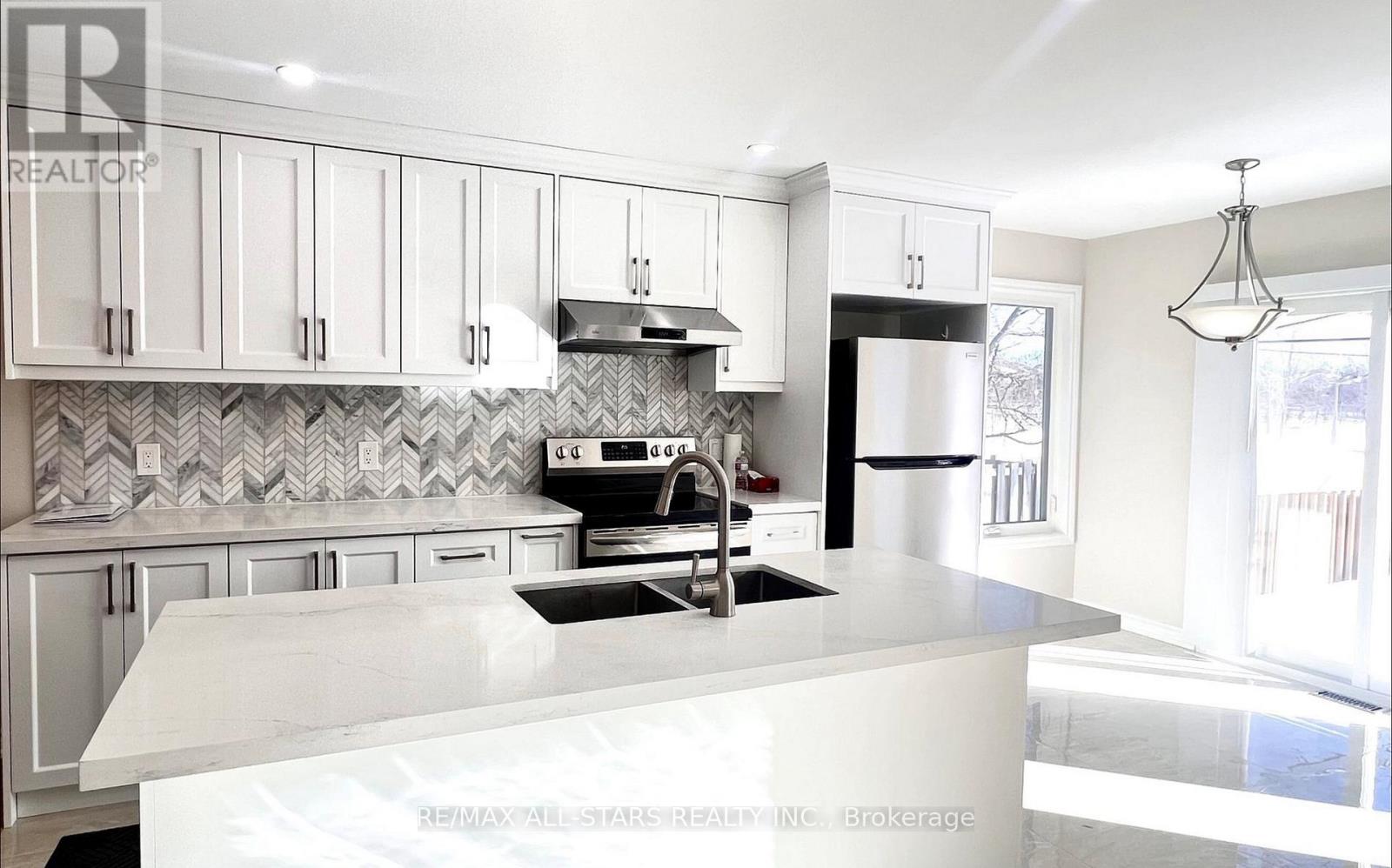 137 Percy Lane, Whitchurch-Stouffville, Ontario  L4A 7Y1 - Photo 3 - N12906082